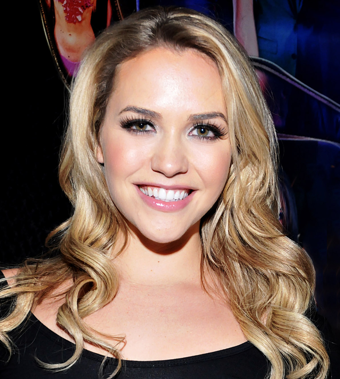 Mia Malkova — Duel Casino guest blackjack booking